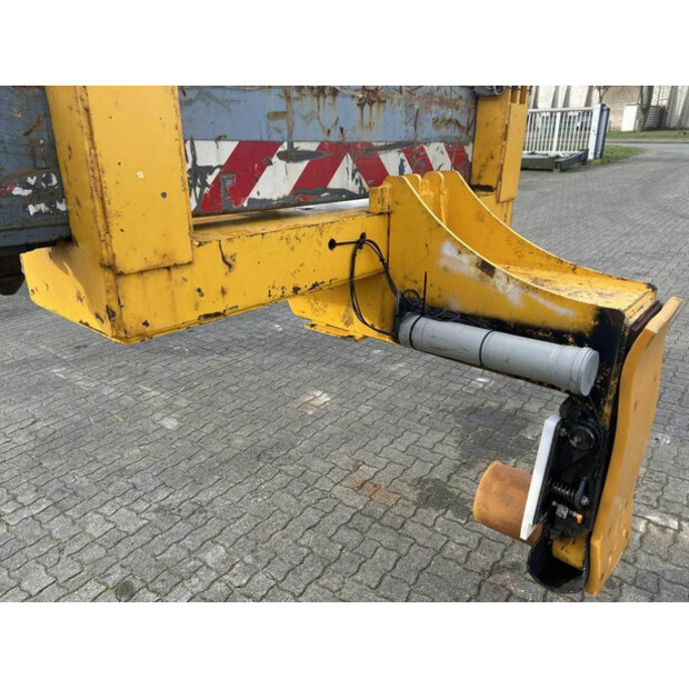 2009 Seith PIPEHANDLING REACHSTACKER 15036-42137011
