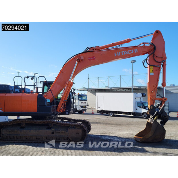 2018 Hitachi ZX300LC-6-42150855