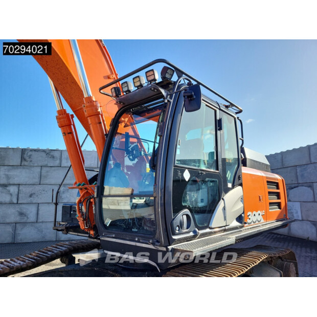 2018 Hitachi ZX300LC-6-42150858