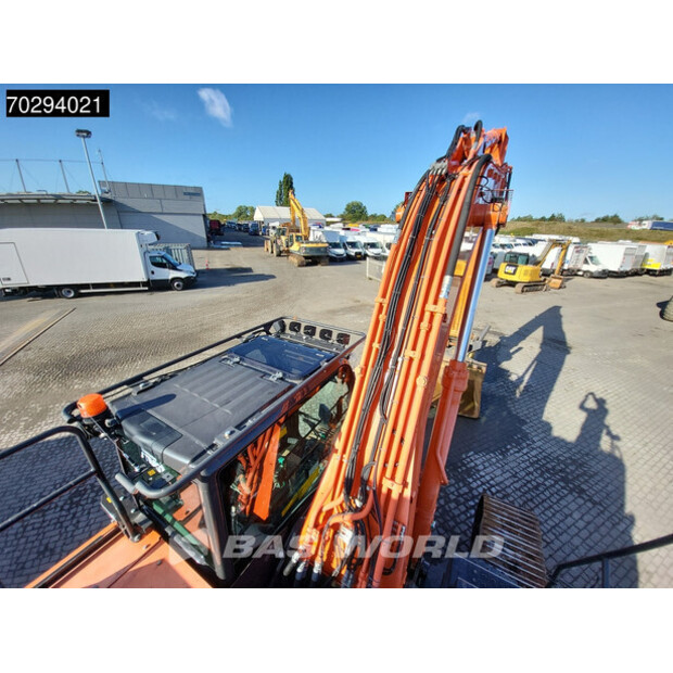 2018 Hitachi ZX300LC-6-42150861