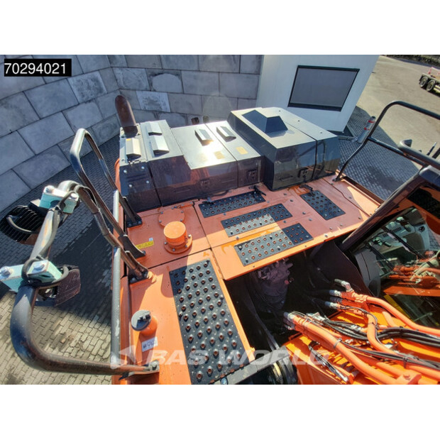 2018 Hitachi ZX300LC-6-42150863