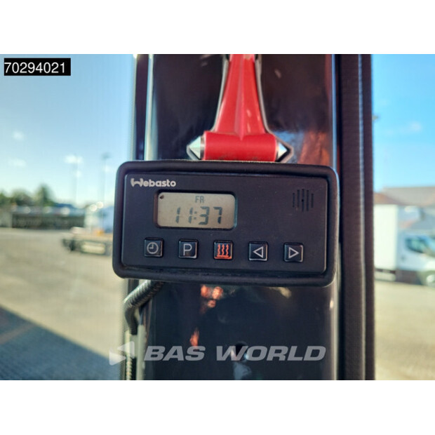 2018 Hitachi ZX300LC-6-42150884