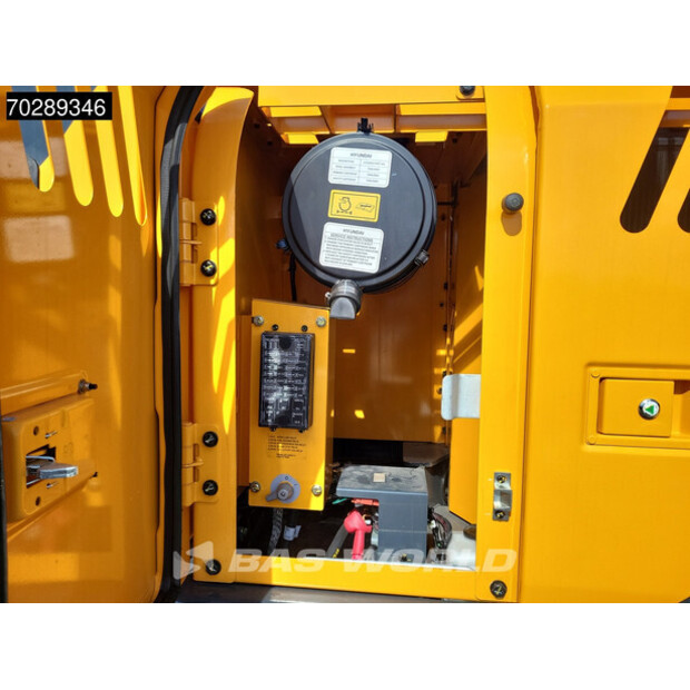 2025 Hyundai R210-42152114