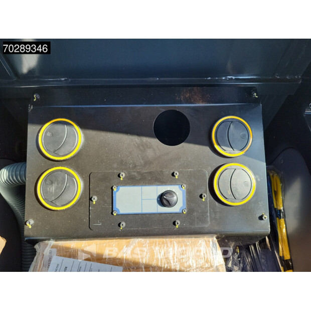 2025 Hyundai R210-42152117