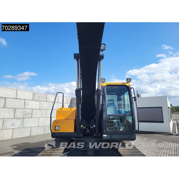 2025 هيونداي R210-42152136
