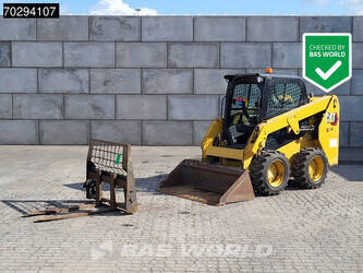 صورة ل لوادر صغيرة 2021 كاتربيلر 226 D3 BUCKET + FORKS