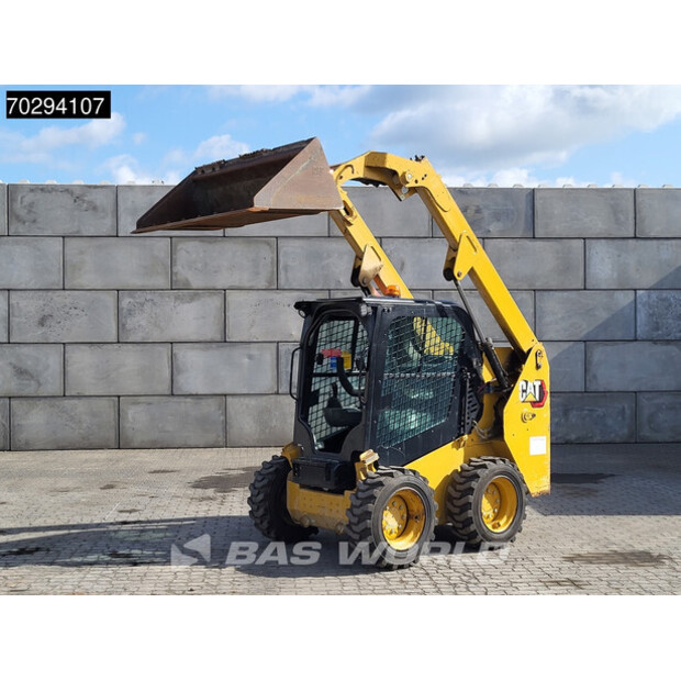 2021 كاتربيلر 226 D3 BUCKET + FORKS-42152532