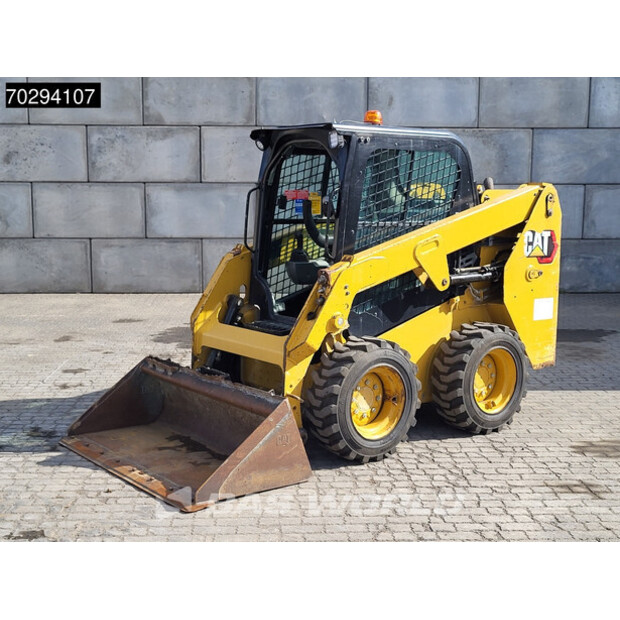 2021 كاتربيلر 226 D3 BUCKET + FORKS-42152533