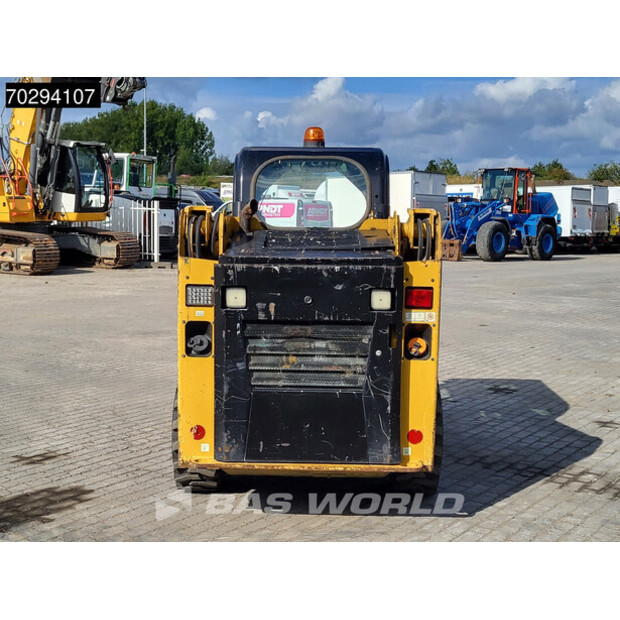 2021 كاتربيلر 226 D3 BUCKET + FORKS-42152537