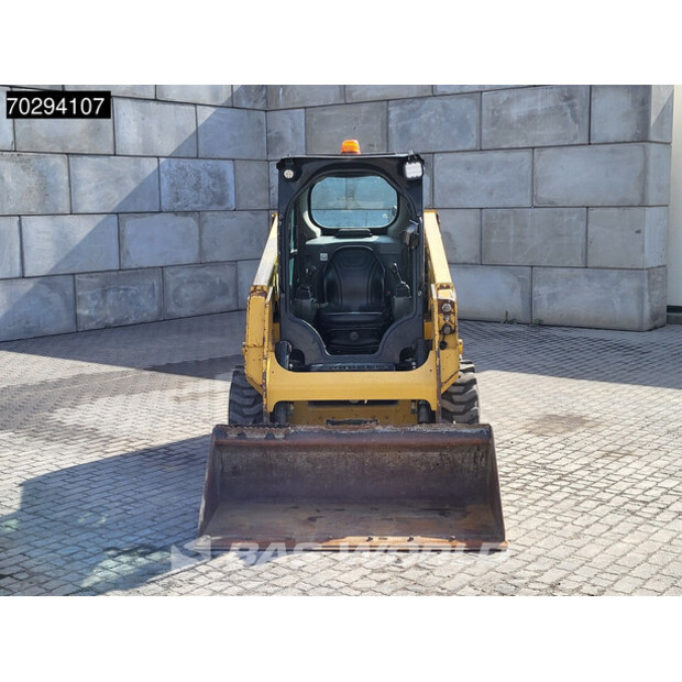 2021 كاتربيلر 226 D3 BUCKET + FORKS-42152541