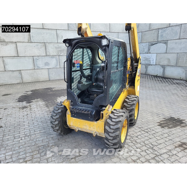 2021 كاتربيلر 226 D3 BUCKET + FORKS-42152544