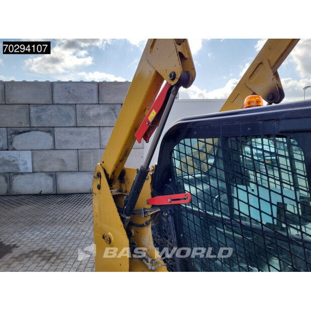 2021 كاتربيلر 226 D3 BUCKET + FORKS-42152547