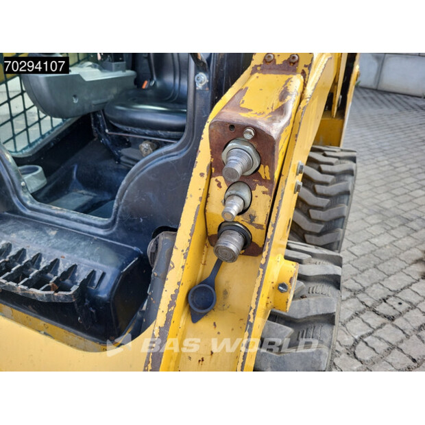 2021 كاتربيلر 226 D3 BUCKET + FORKS-42152548
