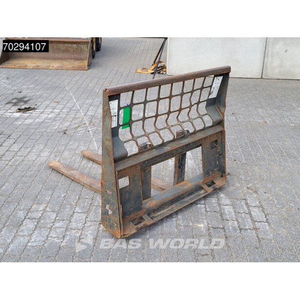 2021 كاتربيلر 226 D3 BUCKET + FORKS-42152553