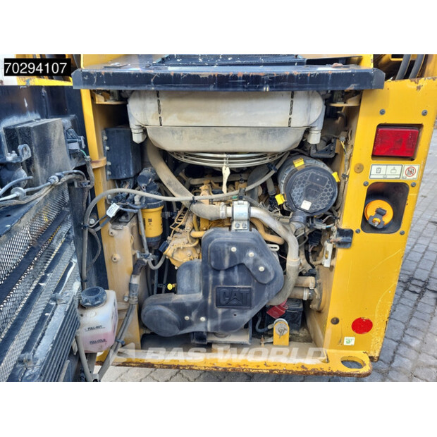 2021 كاتربيلر 226 D3 BUCKET + FORKS-42152559