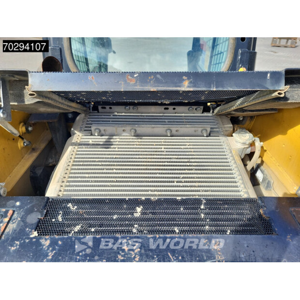 2021 كاتربيلر 226 D3 BUCKET + FORKS-42152560