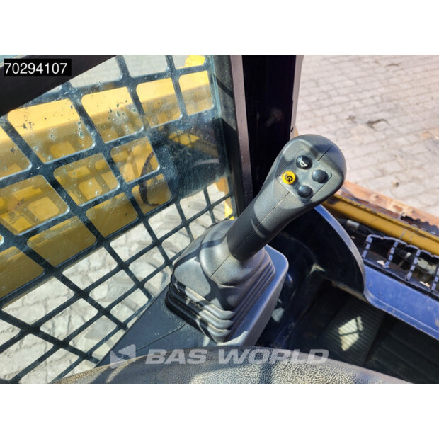 2021 كاتربيلر 226 D3 BUCKET + FORKS-42152562