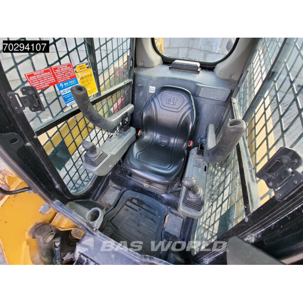 2021 كاتربيلر 226 D3 BUCKET + FORKS-42152567