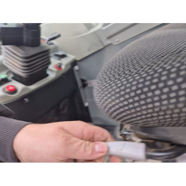 2023 كرامر KT276-42182648