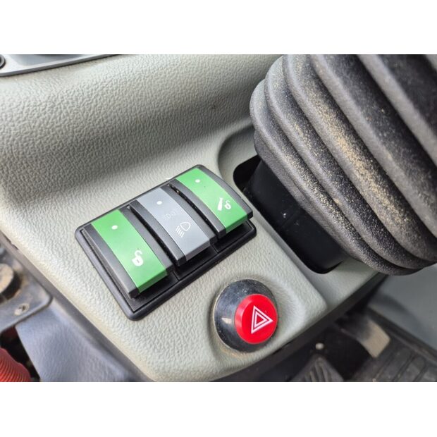 2023 كرامر KT276-42182660