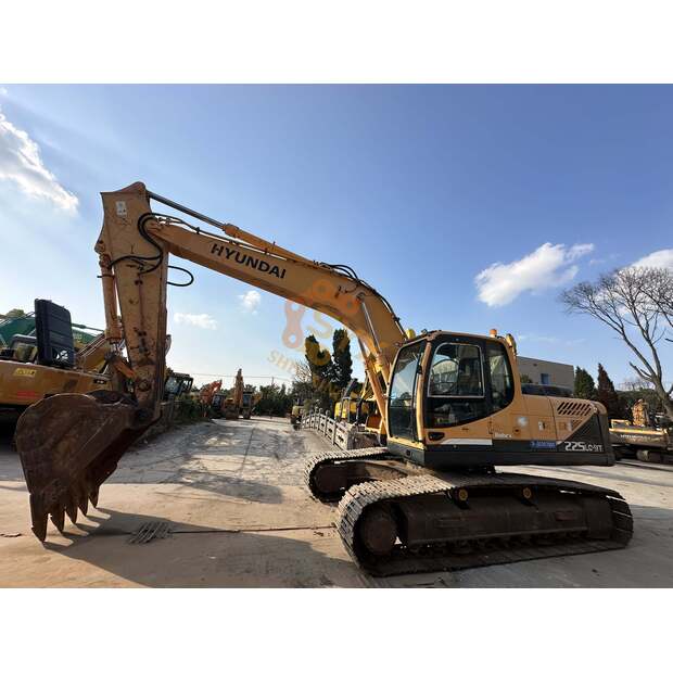 2023 Hyundai 225-42194824