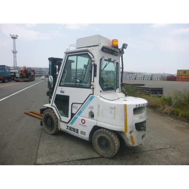 2017 UNICARRIERS FHD30T5-42195027