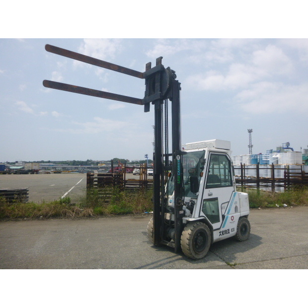 2017 UNICARRIERS FHD30T5-42195030