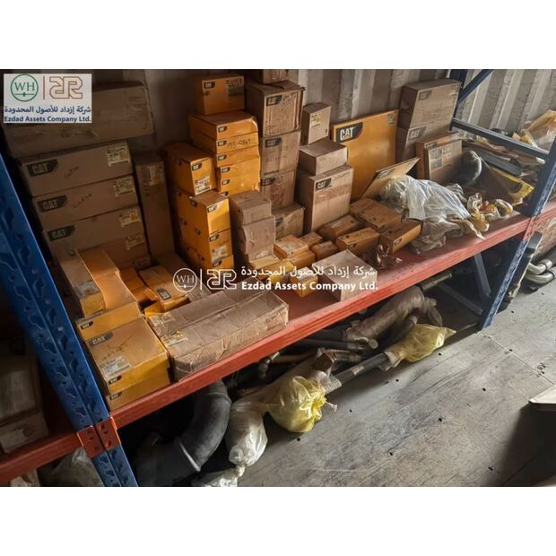 Assorted Caterpillar 390 Excavator Parts-42199431
