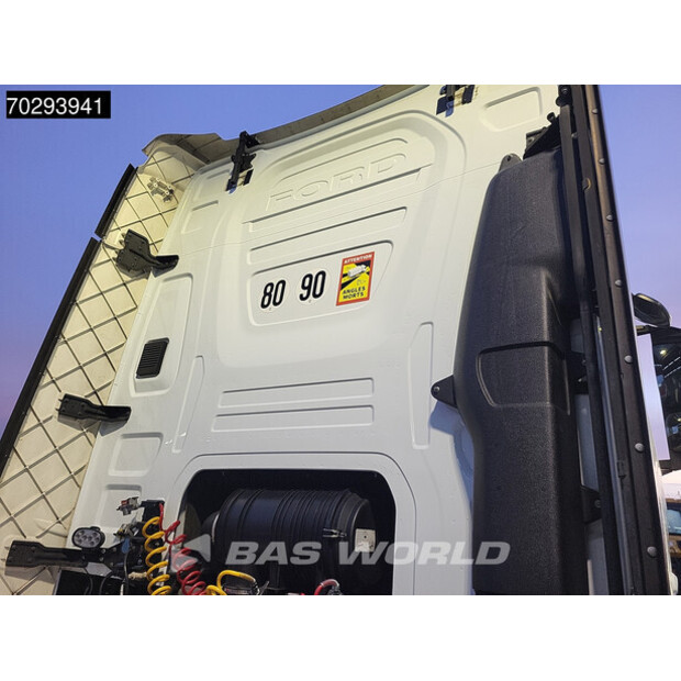 2022 Ford F-Max 500-42200158