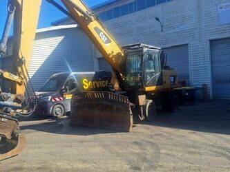 صورة ل حفارات بعجلات 2011 كاتربيلر M318D