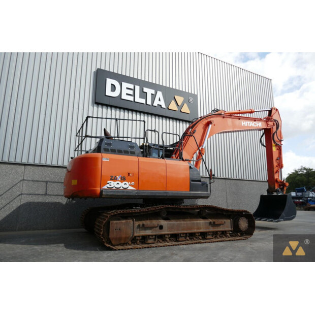 2019 Hitachi ZX300LC-6-42214698
