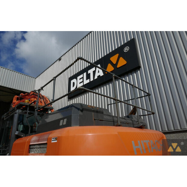 2019 Hitachi ZX300LC-6-42214771