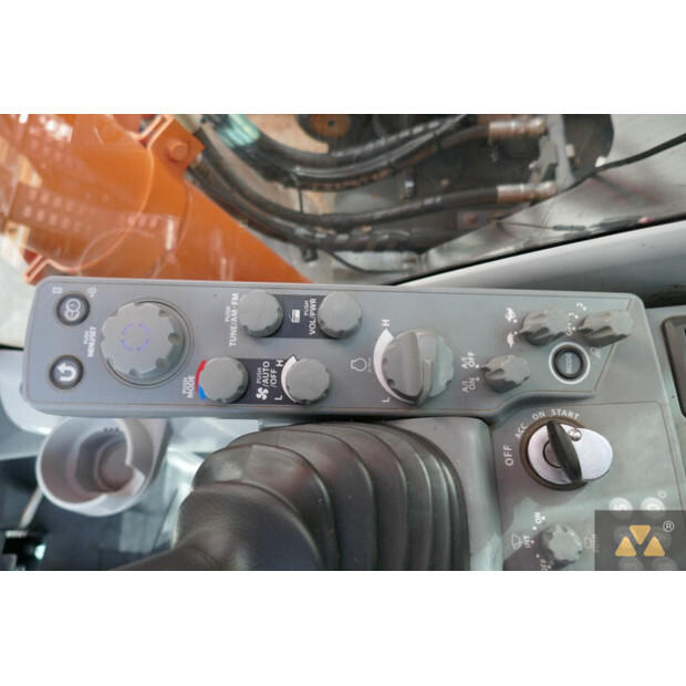 2019 Hitachi ZX300LC-6-42214783