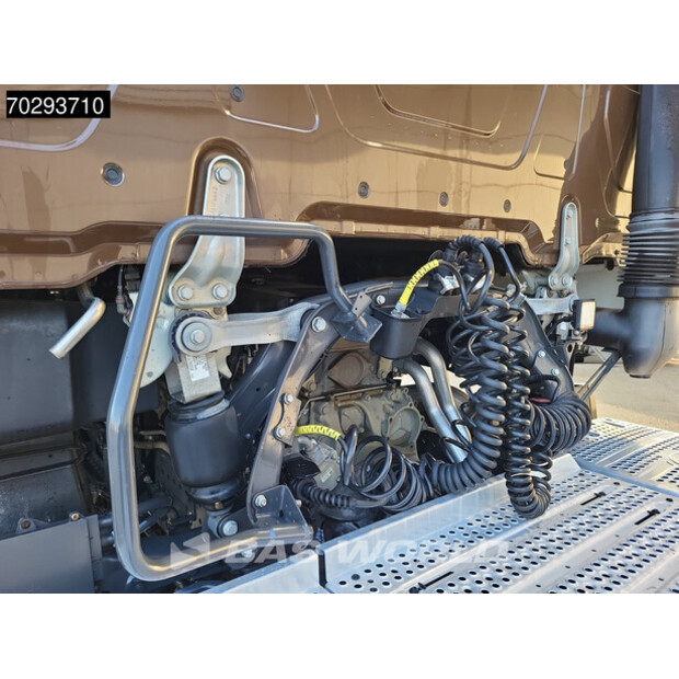2023 Mercedes-Benz Actros 1848-42216466