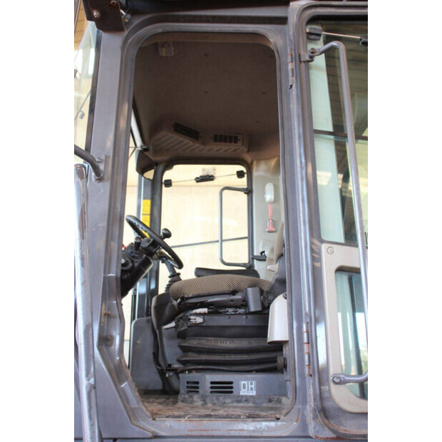 2006 هيتاشى ZW220-42217881