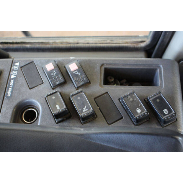 2006 هيتاشى ZW220-42217889