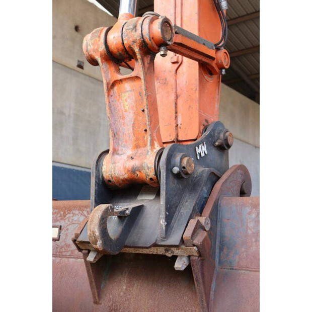 2020 Hitachi ZX190LC-6-42218591