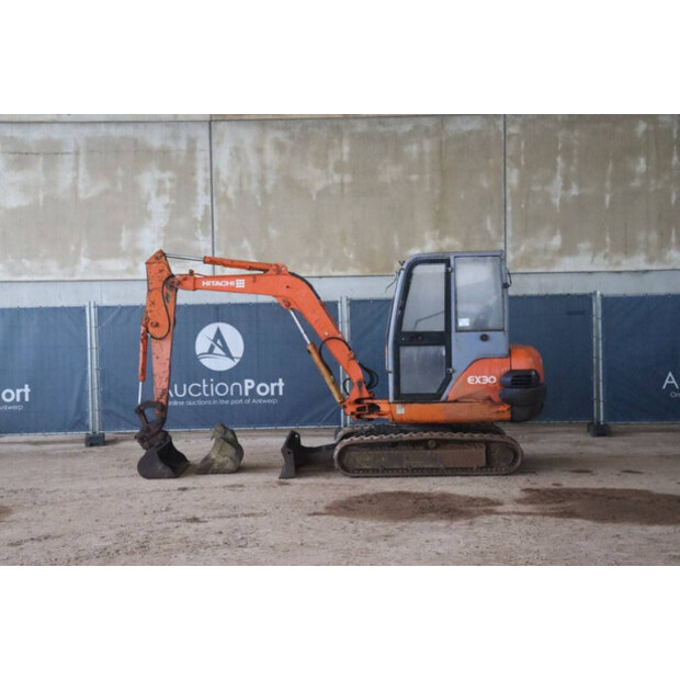 2001 Hitachi EX30-2-42218842