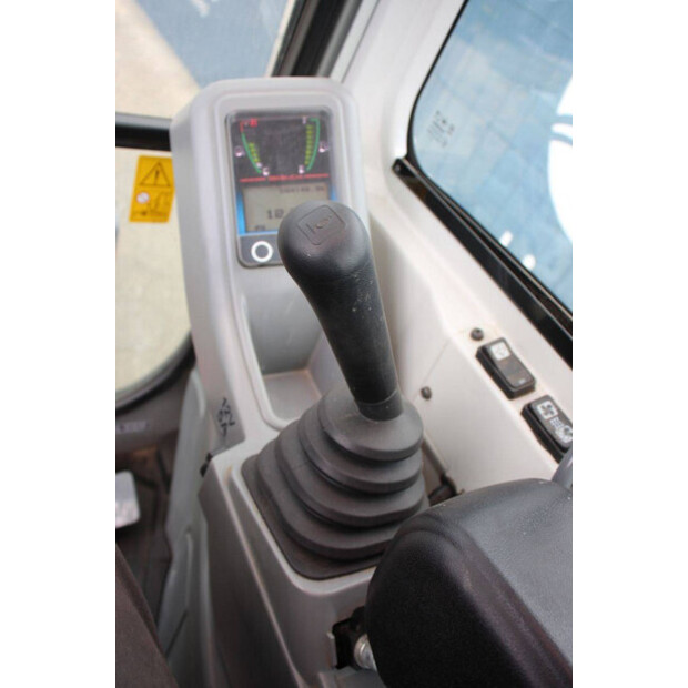 2024 TAKEUCHI TB216-42219545