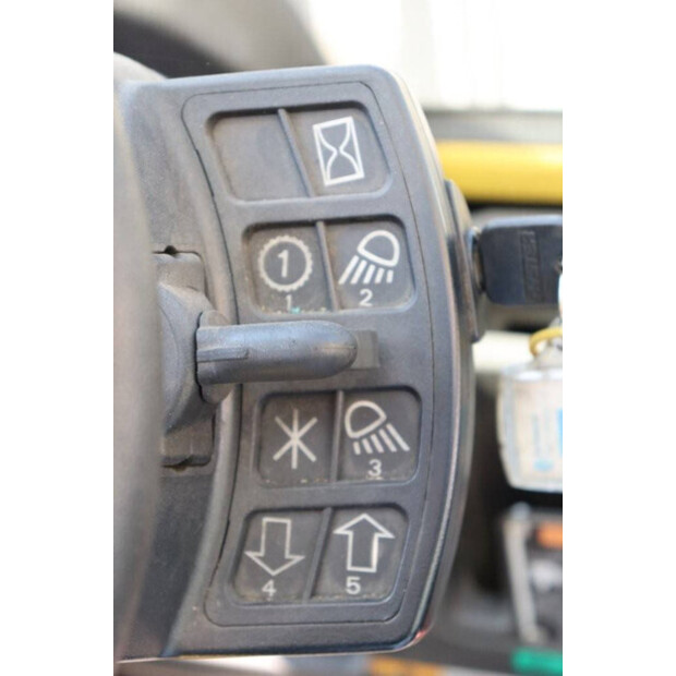 2010 Hyster H5.5FT-42220484