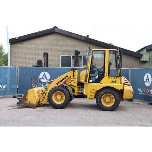 1998 Komatsu WB70A-42221018