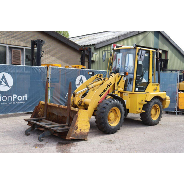 1998 Komatsu WB70A-42221023