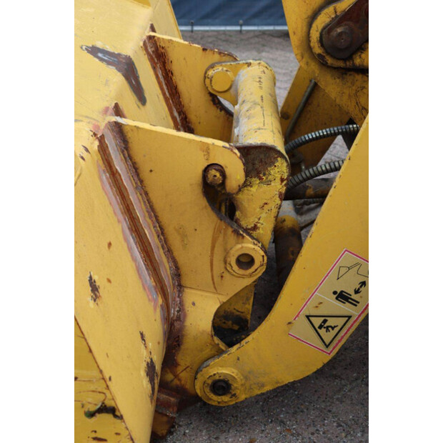 1998 Komatsu WB70A-42221026