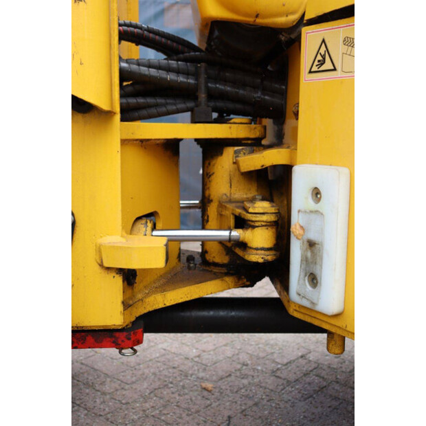 1998 Komatsu WB70A-42221031