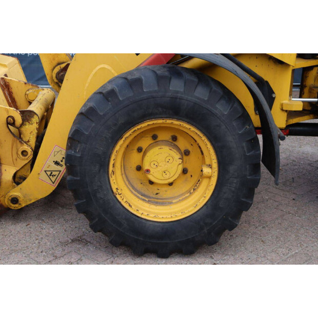 1998 Komatsu WB70A-42221032