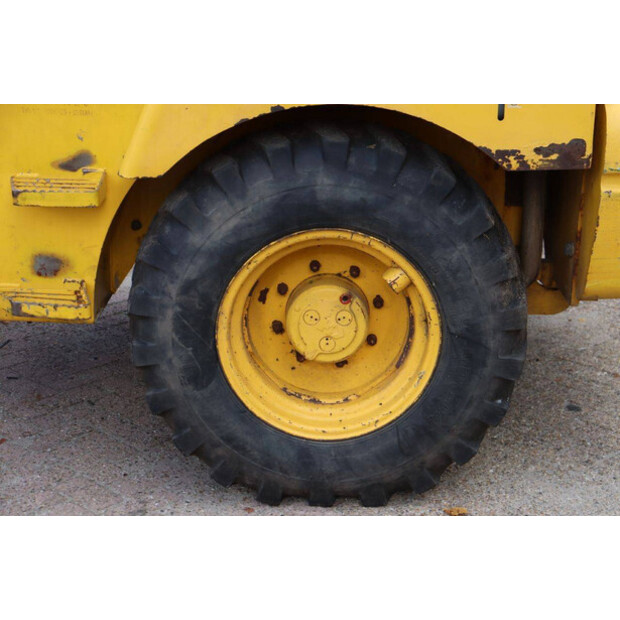 1998 Komatsu WB70A-42221033