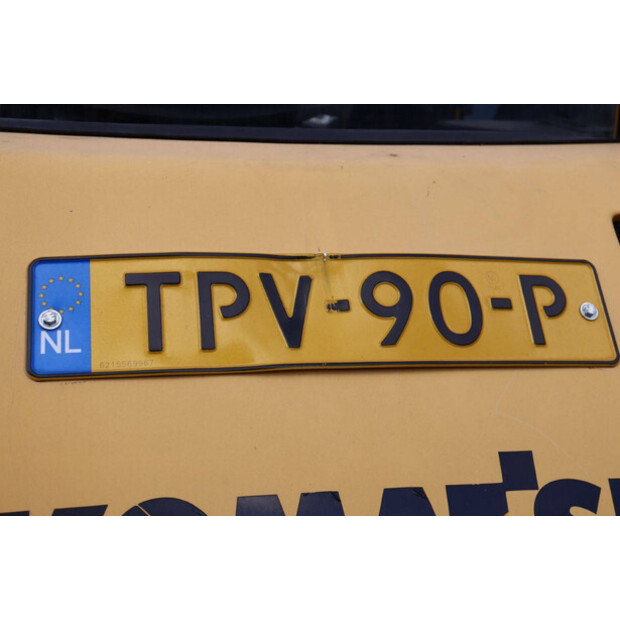 1998 Komatsu WB70A-42221037