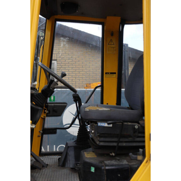 1998 Komatsu WB70A-42221040