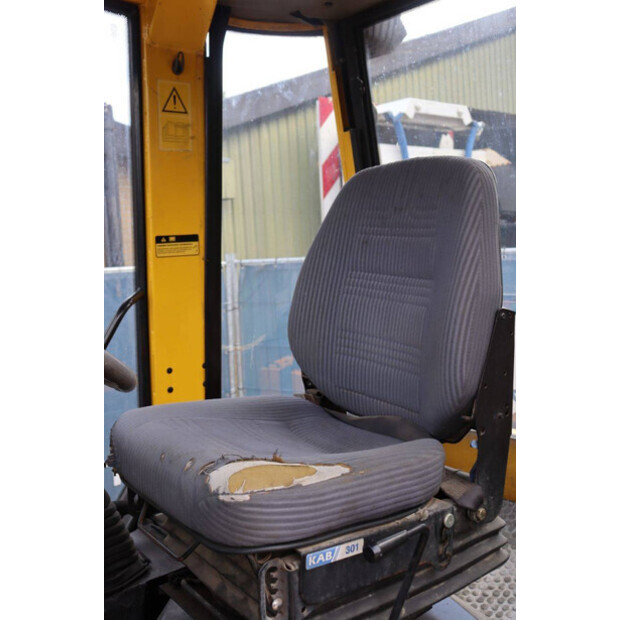 1998 Komatsu WB70A-42221041