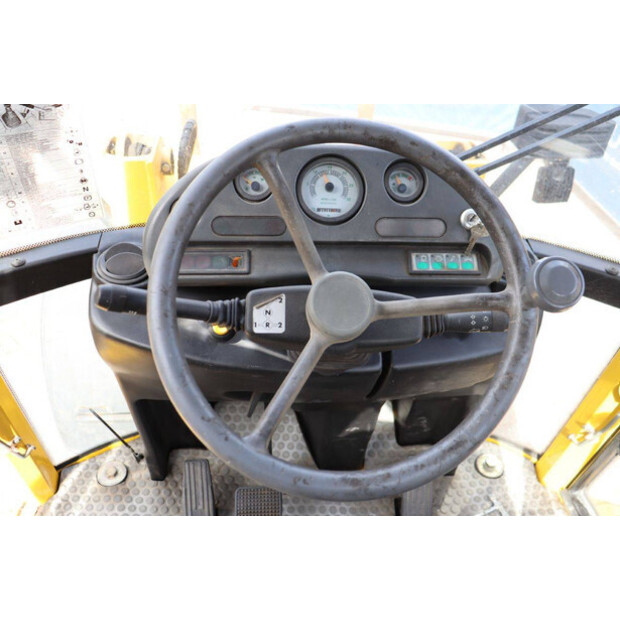1998 Komatsu WB70A-42221049